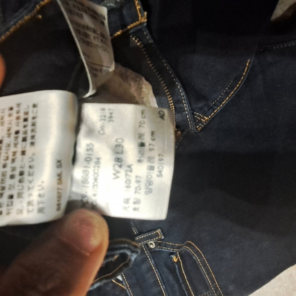 Levi's 711 skinny Size 28 stretchy - Picture 6 of 6